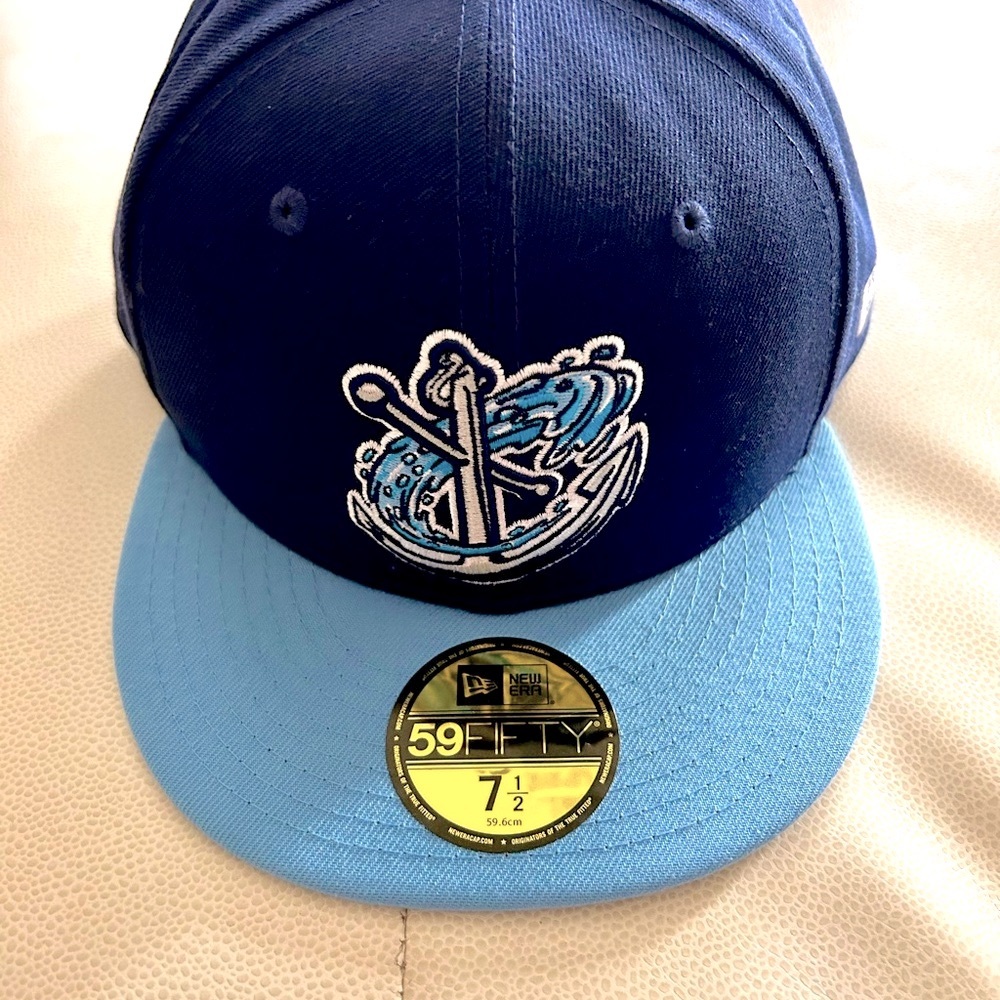 New Era Columbus Clippers 5950 Marvel Defenders of the Diamonds Cap  7 1/2 NWT